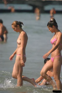Sexy candid topless and nude beach girls