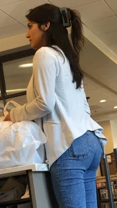 Big Latina bubble booty in tight jeans