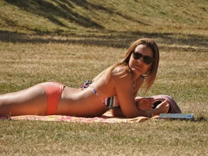 She looks good in both a dress and a bikini [033]