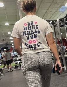 Thick Snow bunny at the gym  (OC)