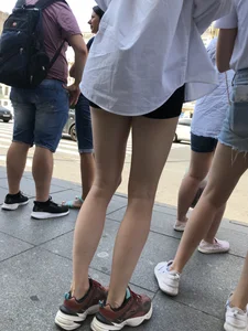 Group of Candid Girls in Mini Shorts With Amazing Legs Crossing a Street Creepshots Gallery