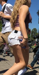 Babes in Short Shorts