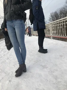Hot Girl in Tight Jeans Winter Creep