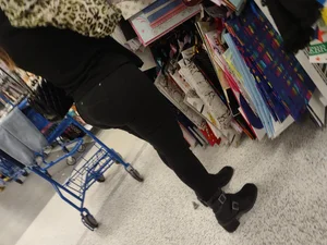 Latina shapely ass in Ross
