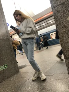 Hot Girl in Tight Blue Cameltoe Jeans And Sneakers on the Subway Station, Great Ass
