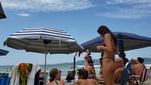 Brazillian beach creepshots, huge gallery of candid girls in swimsuits