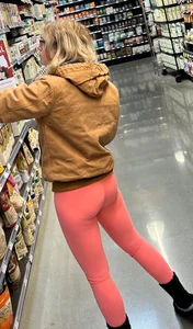 Salmon leggins MILF shopping
