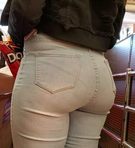 Ebony with nice ass in jeans (OC)