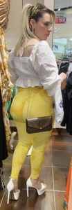 Candid Girl With a Giant Ass on High Heels Creepshot