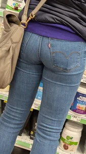 Milf tight Jeans shopping