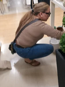 SEXY A$$ beautiful OBVLIOUS latina MATURE milf gave me a show!