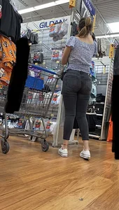 Tall Thick Latina Milf In Tight Black Jeans😋