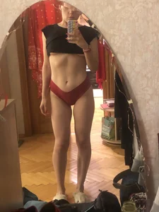 Nice Girl’s Home Mirror Selfie With a Jerked Up T-Shirt