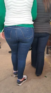 Gordita nalgona en jeans ajustados