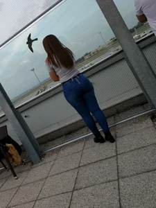 Big sexy ass in tight jeans at the airport