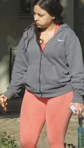 Lovely Latina in leggings + cameltoe