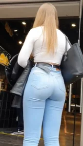 BEAUTIFUL BLONDE WITH JEANS (NOT OC)