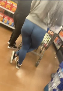 Amazing Latina Ass in leggings VPL