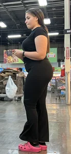 [OC] HOT Latina Big ASS Yoga pants VPL at grocery store