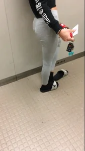 Sexy ass girl in the elevator in grey leggings with vpl