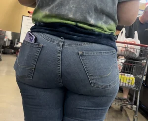 Thick PAWG had Some Booty Meat