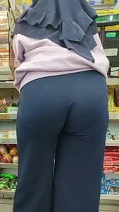 Huge ass hijabi in store