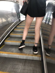 Candid Subway Girl With Hot Legs - Train And Escalator Creepshots