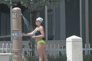 Even more hot and sexy bikini babes in Florida