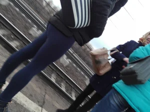 Hot Street Yoga Pants Candid Photo, Skinny Legs