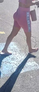 Latina w/ FAT JIGGILY ass. Pink shorts