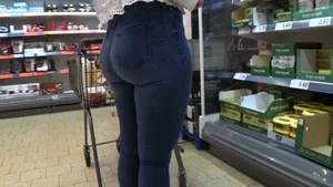Bubble butt blonde in tight jeans, what an ass