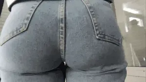 Girl with a round ass🍑