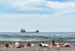 Sexy candid beach and bikini girls