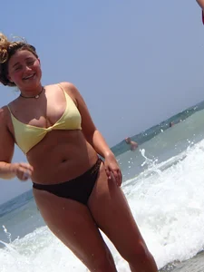 Thick girl and her skinny friend in bikinis at the beach
