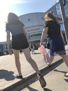Candid teen in shorts with nice legs and booty street pics