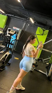 Sexy bibble ass in spandex mirror selfie at the gym