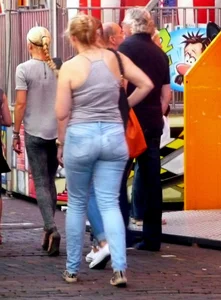 Street market milfs wearing jeans