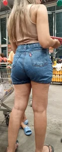 Hungry ass Hottie blonde