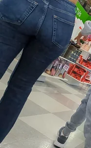 A few nice culos in jeans (OC)