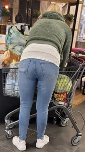 Blonde milf in tight jeans at the store creepshots