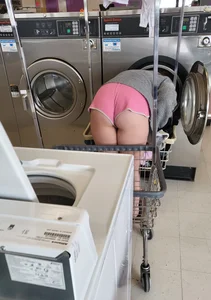 Thank god for women who dress like this at the laundromat