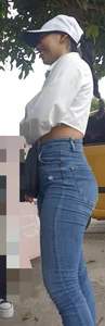 Petite Latina with standing buttocks in very tight pants💯