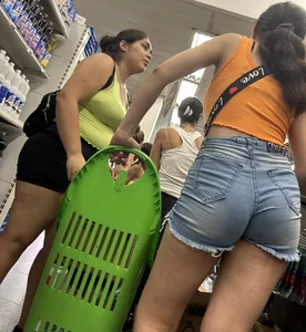 Ass-eating latina (more than 50 pics)