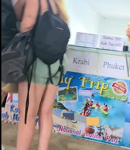 Super hot fit babe with a nice bubble in tight shorts. Look at her face  (OC)