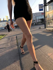 Hot Chicks in Shorts Photos