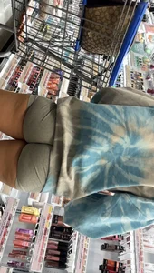 Pawg in light gray shorts