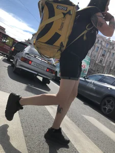 Amazing cute candid food delivery girl with lots of tattoos crossing the street
