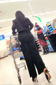 PHAT ass Brazilian in the bakery (oc)