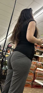 Petite chic w nice ass gobble in sweats‼️