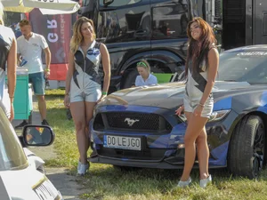 Car show models in sexy short outfits